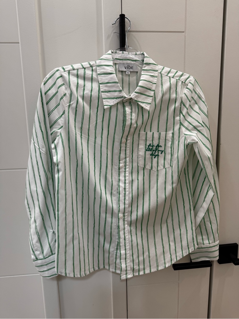 Vibe Girls White & Green Striped Button-Up Shirt size 14. (Fits woman’s XS)